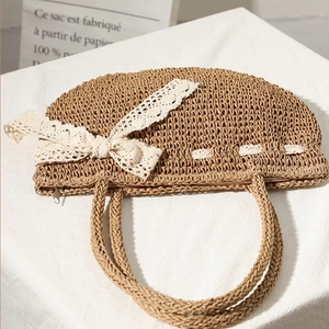 Sac à main en paille tressée avec nœud en dentelle crème et fermeture éclair pour femme