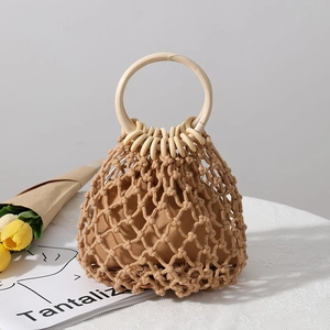 Handgefertigte gewebte Netztasche mit Holzgriffen und khakifarbenem Innenbeutel