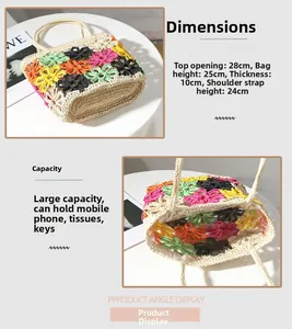 Detailansicht der handgefertigten Strohtasche mit 3D-Blumen und Größenabmessungen