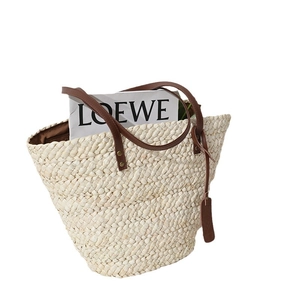 Sac fourre-tout tressé en paille de maïs avec anses en cuir marron et doublure interne