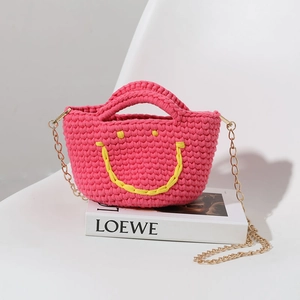 Sac Seau Tissé Main Visage Souriant Rose Crochet Tricot Mini Sac À Main Avec Chaîne Métal Sac À Épaule Femmes