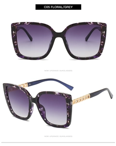Dettaglio occhiali da sole cat-eye viola floreali con catena in metallo dorato