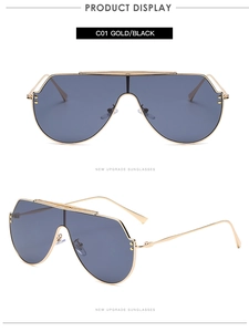 Détail de lunettes de soleil aviateur dorées avec verres noirs et rivets dorés décoratifs