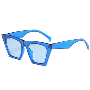 Lunettes de soleil œil de chat bleu transparent avec monture rétro et verres bleus