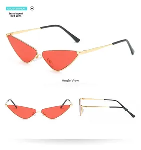Vue multi-angle de lunettes de soleil œil-de-chat triangulaires avec verres rouges translucides