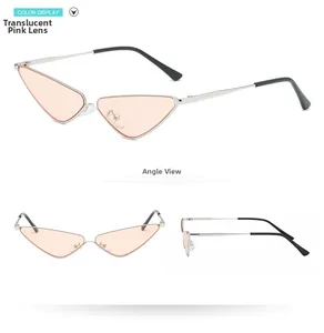 Détail de petites lunettes de soleil œil de chat triangle, monture métal et verres roses