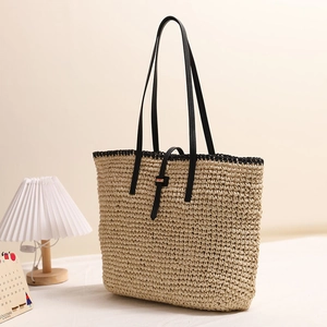 Große Strandtasche aus Stroh mit schwarzen PU-Riemen für den Urlaub und Freizeit-Stil
