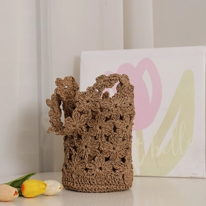 Sac seau en paille crochetée à fleurs fait main pour les vacances d'été à la plage