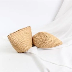 Sac bandoulière minimaliste en paille de plage avec tissage artisanal en spirale