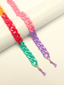 Chaîne à lunettes en acrylique coloré aux tons acidulés sur un support minimaliste