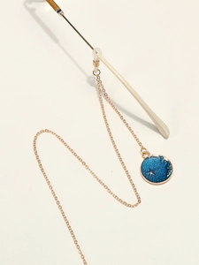Chaîne de lunettes dorée avec pendentif en émail ciel étoilé bleu et fixations