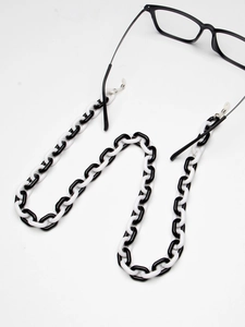Retro Brillekette aus Acryl in Schwarz und Weiß mit groben Gliedern und rutschfesten Silikonschlaufen