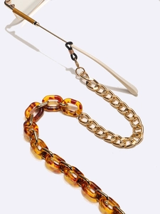 Chic eyewear chain featuring gold metal links and amber leopard resin acrylic rings