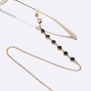 Chaîne à lunettes dorée avec pierres précieuses noires et boucles en silicone antidérapantes