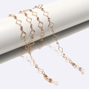Catenina per occhiali dorata con maglie a rombo traforate e strass brillanti