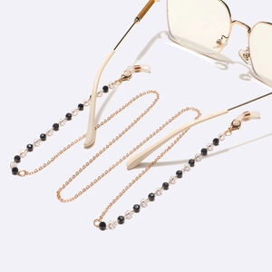 Chaîne à lunettes dorée avec perles en cristal noires et claires en courbe élégante