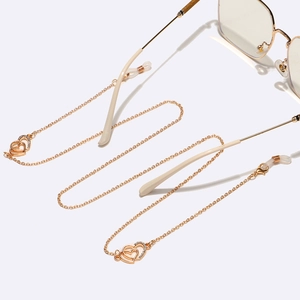 Golden eyewear chain with sparkling double heart pendants and white pearl accents