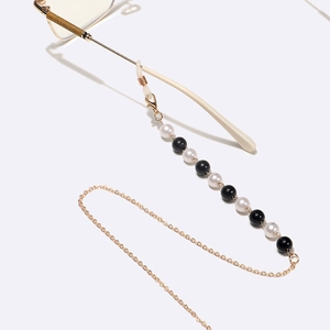 Fashionable 8mm black and white pearl glasses chain with gold metal strap for women