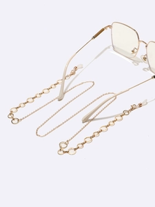 Chaîne à lunettes dorée minimaliste avec grands anneaux circulaires et détails fins