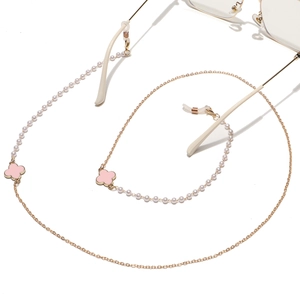 Rosa Kleeblatt Perlen Brillenkette mit goldener Kette für Brillen und Masken