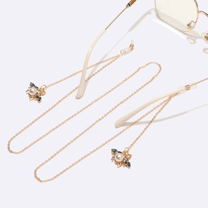 Gouden brillenkoord met een parel en kristal bijen hanger en siliconen antislip lussen