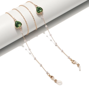 Chaîne de lunettes dorée avec cœurs en cristal vert et perles blanches pour masques