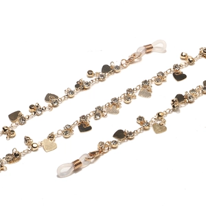 Chaîne de lunettes dorée avec pendentifs en cœur et perles de cristal brillantes
