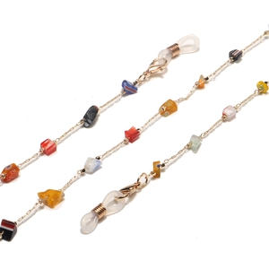 Catenina per occhiali boho fatta a mano con perle millefiori colorate e catena oro