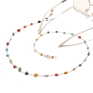 Catenella per occhiali fatta a mano con perle in vetro colorate e maglie dorate