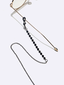 Catenina per occhiali minimalista con perline nere e maglie in metallo argento