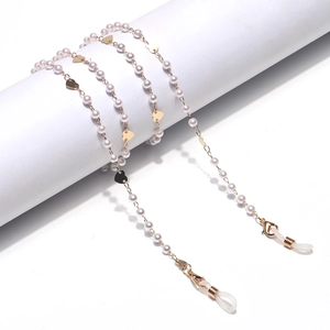 Glasses Chain With Faux Artificial Pearls And Metal Heart Pendants Gold Non-Slip Eyewear Strap For Women Decorative Mask Lanyard