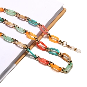 Chaîne colorée en acrylique et métal doré pour lunettes ou masques sur carnet