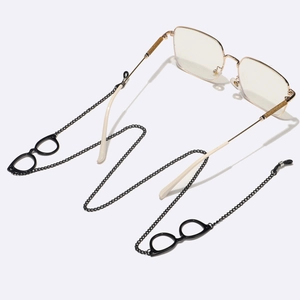 Fashionable non-slip black metal eyewear chain with unique mini glasses pendant decor