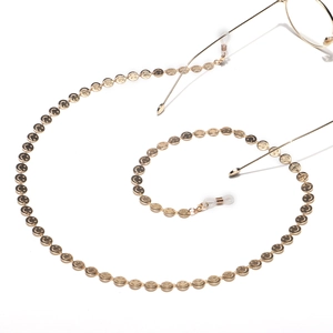 Minimalistische goldene Brillenkette mit Smiley-Gliedern und rutschfesten Silikonenden