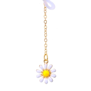 Chaîne de lunettes dorée avec pendentif marguerite et boucle antidérapante violette sur blanc