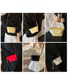 Sac seau à motif litchi en jaune, rouge, noir et argent pour diverses occasions