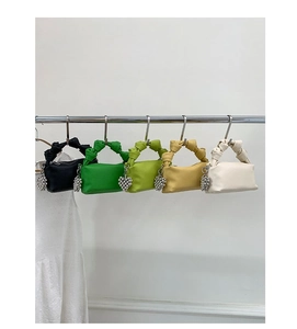 Detailed display of five color options for stylish knot-handle bags with heart charms