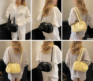 Bolso bowling de moda con múltiples bolsillos en varias opciones de hombro y bandolera