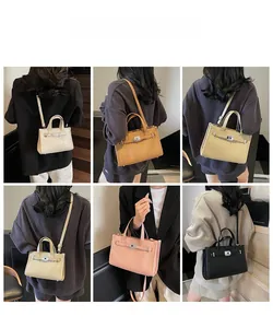 Sacs à main en cuir grainé en cinq couleurs portés par un mannequin de mode