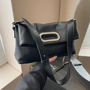 Borsa A Tracolla Pieghettata Da Donna Grande Capacità Borsa A Spalla In Pelle PU Con Fibbia In Metallo Ovale Moda