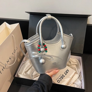 Sac Seau Pour Femmes En Cuir PU Brillant Avec Breloque Nœud Perlé Poignée Supérieure Sac Bandoulière Élégant Pour Le Quotidien
