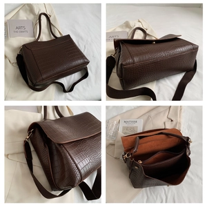 Sac fourre-tout marron foncé à motif crocodile avec bandoulière large et grande capacité