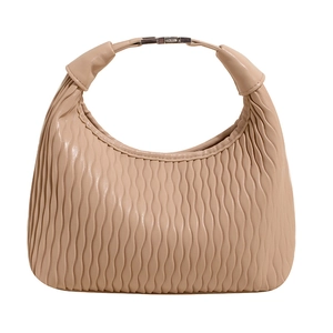 Elegante borsa hobo beige con texture plissettata a onde e fibbia in metallo argento