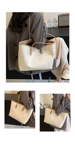 Détail d'un sac cabas en cuir texturé blanc cassé avec logo doré et finitions marron