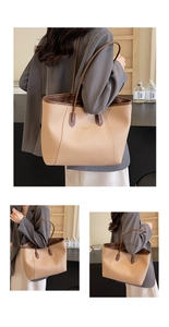 Vue détaillée du grand sac cabas beige avec bordure marron et logo doré embossé
