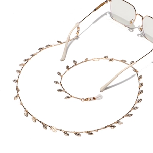 Chaîne de lunettes dorée à feuilles évidées avec boucles en silicone antidérapantes