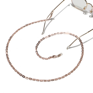 Detail of rose gold rectangular link chain for glasses with silicone anti-slip ends