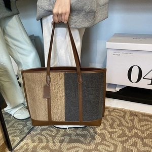 Grand sac cabas bicolore avec bordure en cuir et longues bretelles pour femmes