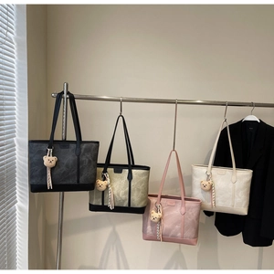 Detail view of four casual tote bags in grey, olive, pink and beige with bear charms