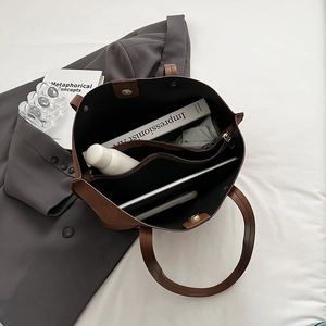 Brown large capacity vintage tote bag with multiple internal compartments and zipper